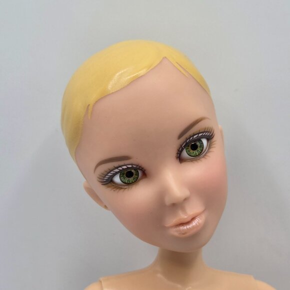 LIV Fashion Doll Nude Jointed Poseable Hayden 2009 With 3 Wigs & Brush - Picture 2 of 11